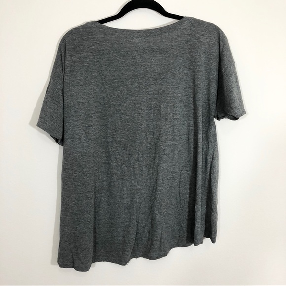 3/$15 Old Navy Gray T-Shirt Size L - Picture 5 of 5